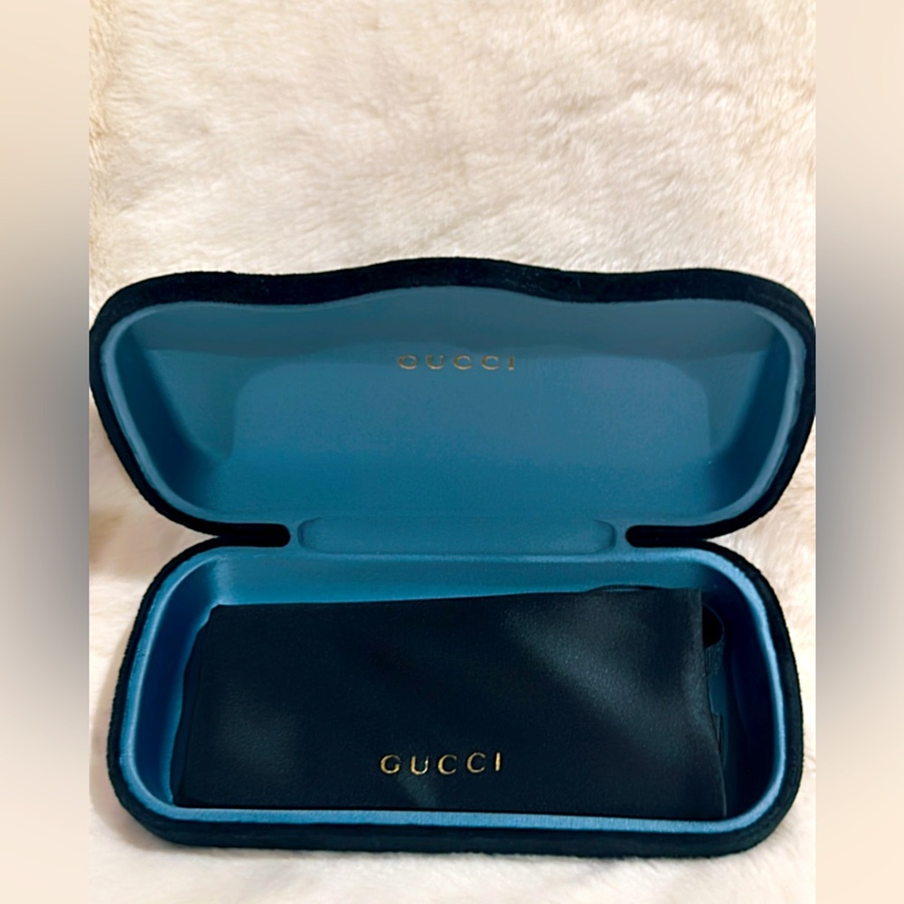 Gucci eyeglass/sunglasses hard clam shell case-Authentic